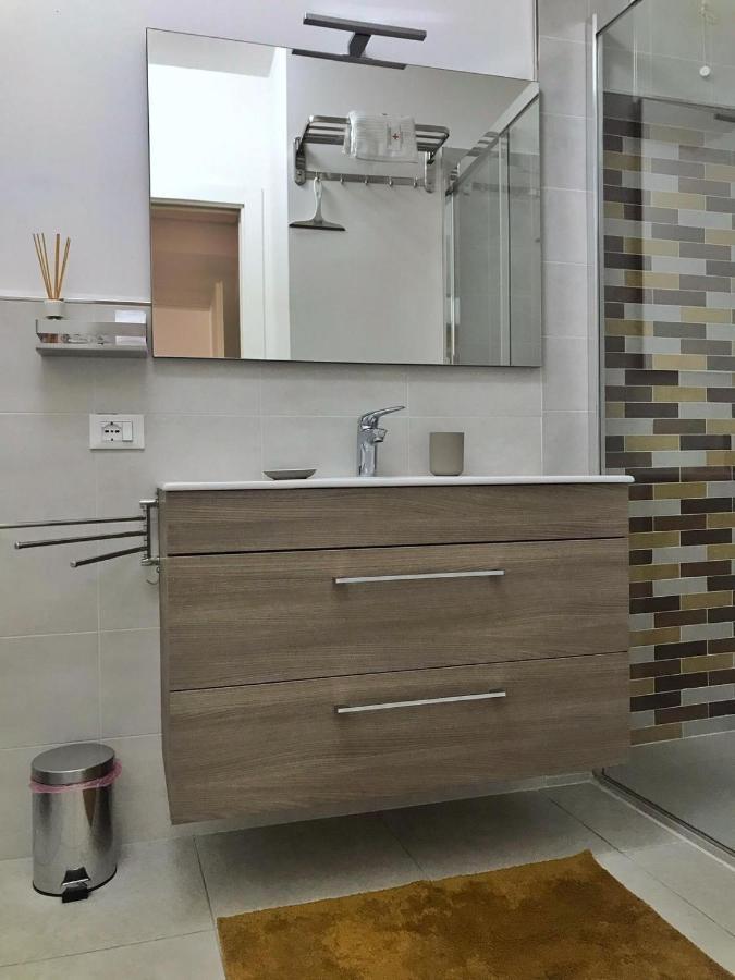 Emily Apartment โกโม ภายนอก รูปภาพ